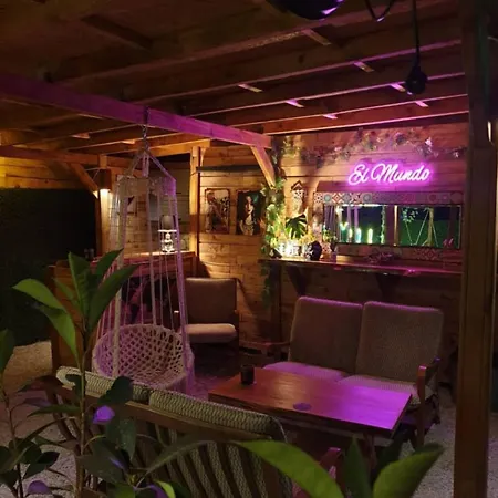 شقة Bungalow With Shared Garden Near Beach بورصة